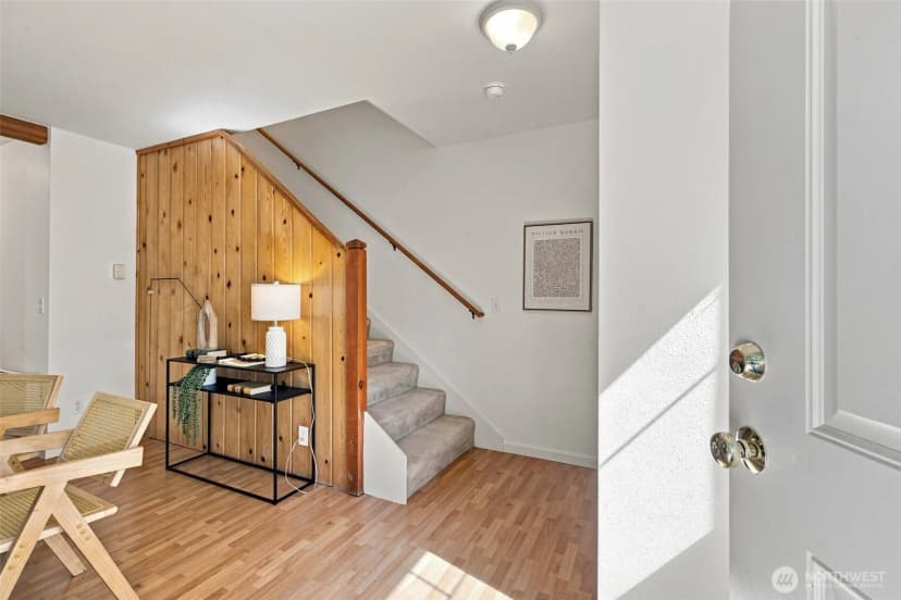 Property photo for 6527 21st Avenue Ne #3, Seattle photo 4