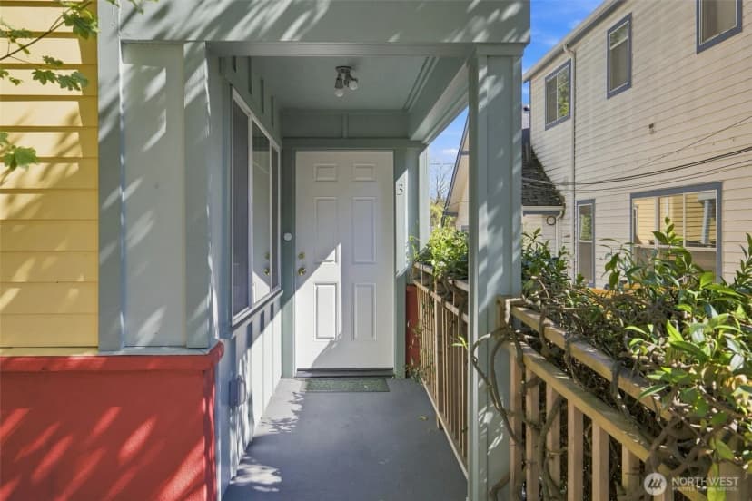 Property photo for 6527 21st Avenue Ne #3, Seattle photo 3