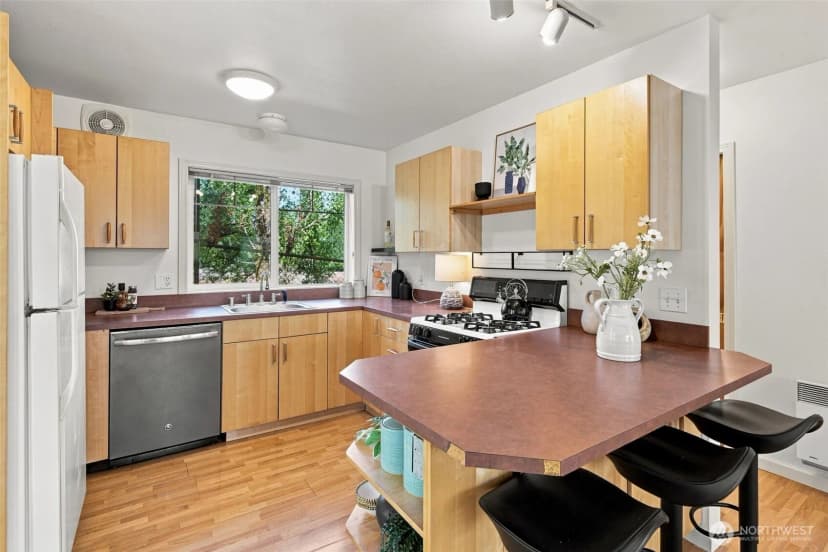 Property photo for 6527 21st Avenue Ne #3, Seattle photo 10