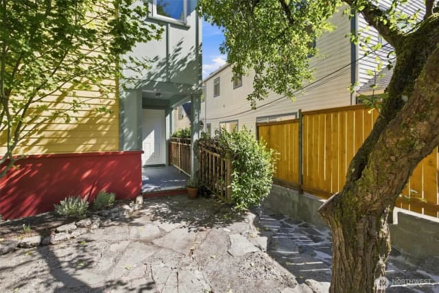 Property photo for 6527 21st Avenue Ne #3, Seattle photo 2