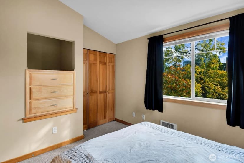 Property photo for 5252 12th Avenue Ne #a, Seattle photo 10