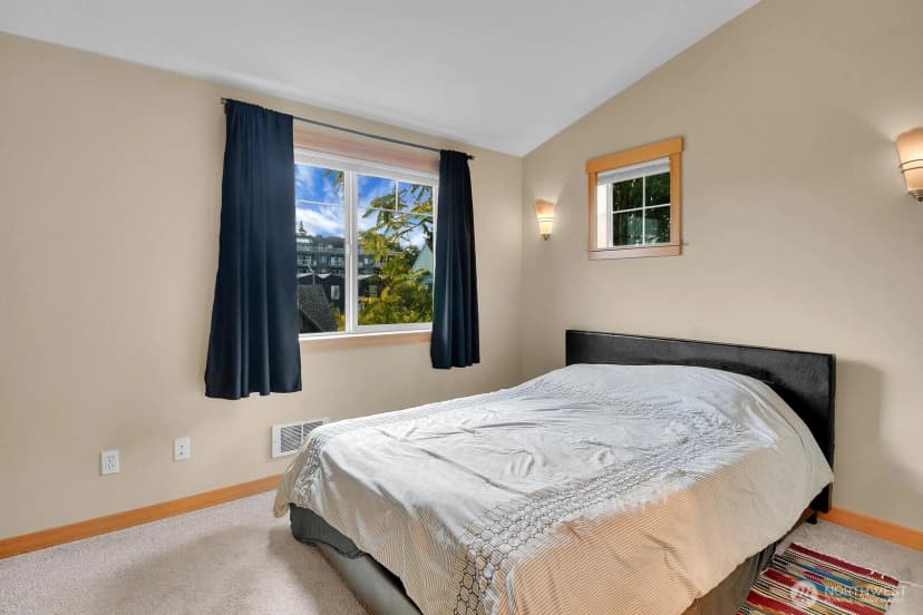 Property photo for 5252 12th Avenue Ne #a, Seattle photo 9