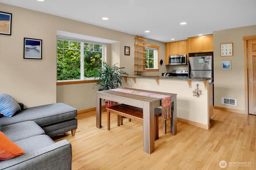 Property photo for 5252 12th Avenue Ne #a, Seattle photo 7