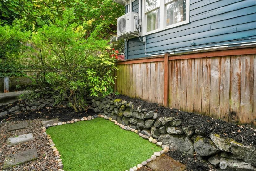 Property photo for 5252 12th Avenue Ne #a, Seattle photo 17
