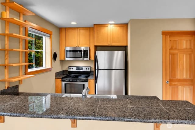 Property photo for 5252 12th Avenue Ne #a, Seattle photo 5