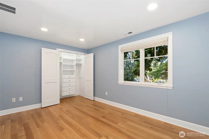 Property photo for 37 Tatoosh Ky, Bellevue photo 25