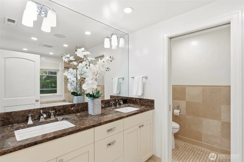 Property photo for 37 Tatoosh Ky, Bellevue photo 23