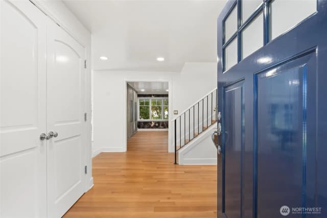 Property photo for 37 Tatoosh Ky, Bellevue photo 3