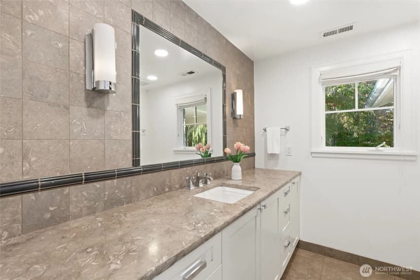 Property photo for 37 Tatoosh Ky, Bellevue photo 26