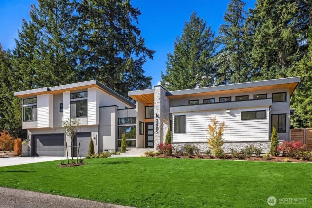 Property photo for 2405 162nd Avenue Ne, Bellevue photo 2