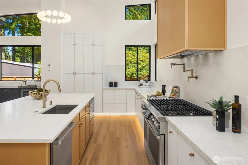 Property photo for 2405 162nd Avenue Ne, Bellevue photo 16