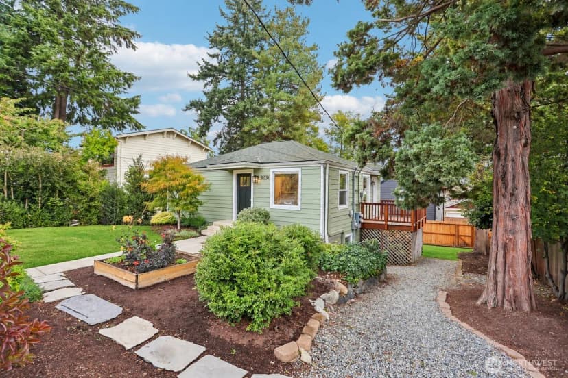 Property photo for 10510 Linden Avenue N #a, Seattle photo 3