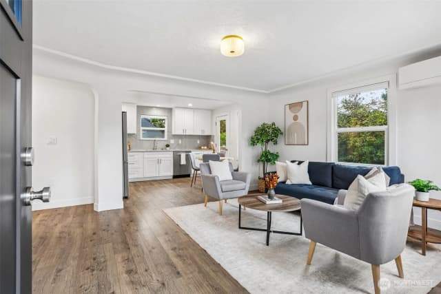 Property photo for 10510 Linden Avenue N #a, Seattle photo 4