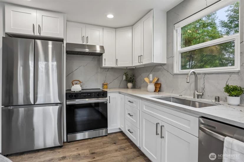 Property photo for 10510 Linden Avenue N #a, Seattle photo 12