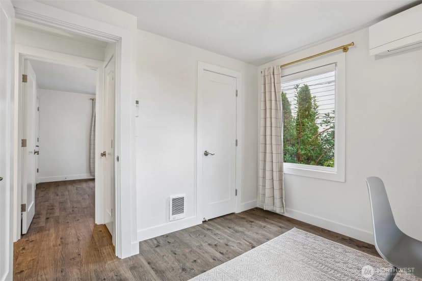 Property photo for 10510 Linden Avenue N #a, Seattle photo 16