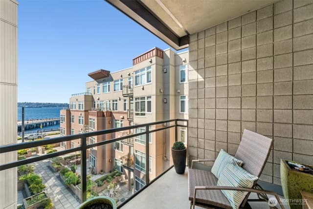 Property photo for 1900 Alaskan Way #410, Seattle photo 2