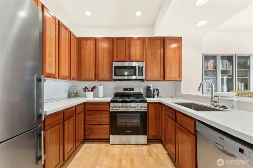 Property photo for 1900 Alaskan Way #410, Seattle photo 12