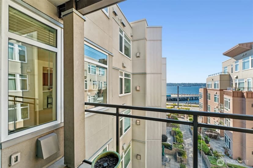 Property photo for 1900 Alaskan Way #410, Seattle photo 23