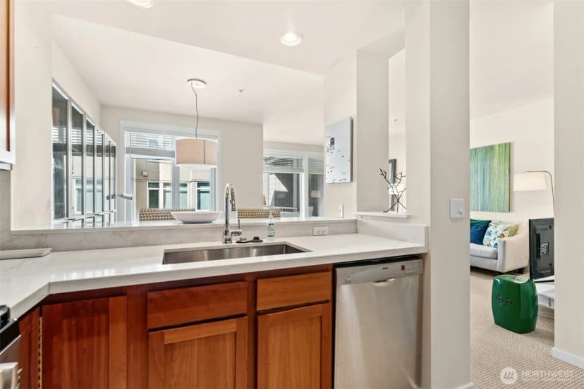 Property photo for 1900 Alaskan Way #410, Seattle photo 14