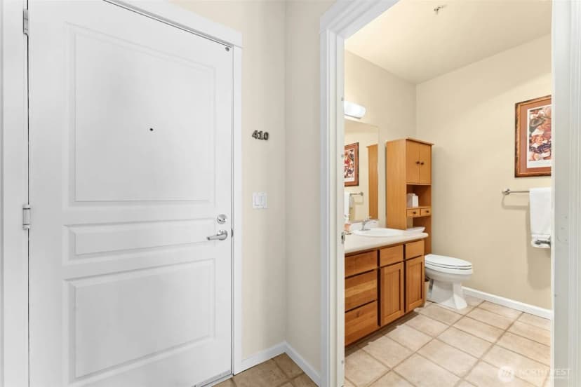 Property photo for 1900 Alaskan Way #410, Seattle photo 16