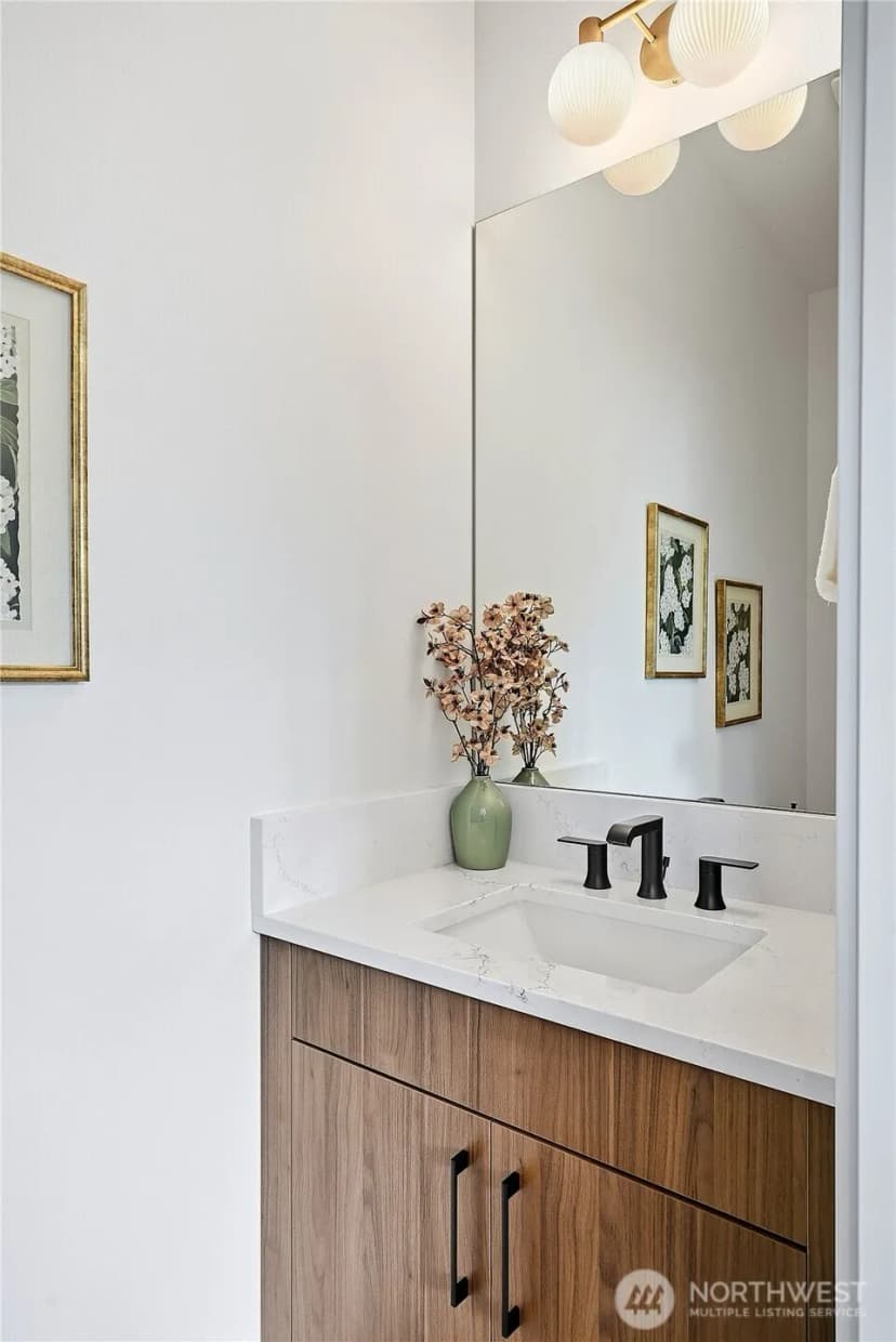 Property photo for 1216 A Ne 103rd, Seattle photo 23