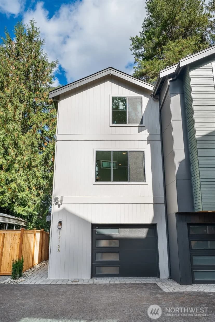 Property photo for 1216 A Ne 103rd, Seattle photo 2