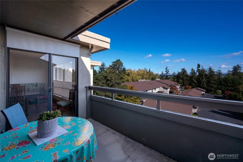 Property photo for 6710 Parkpoint Way Ne #e-402, Seattle photo 18