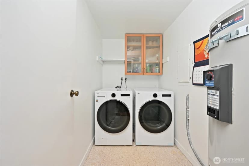 Property photo for 6710 Parkpoint Way Ne #e-402, Seattle photo 28