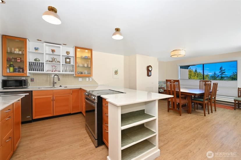 Property photo for 6710 Parkpoint Way Ne #e-402, Seattle photo 13