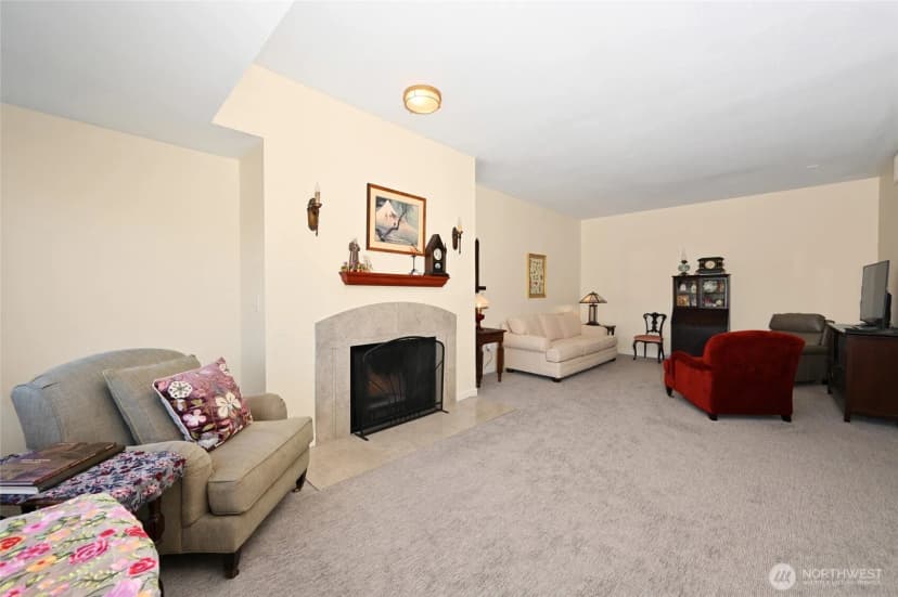 Property photo for 6710 Parkpoint Way Ne #e-402, Seattle photo 4