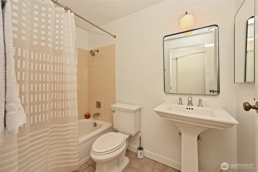 Property photo for 6710 Parkpoint Way Ne #e-402, Seattle photo 26