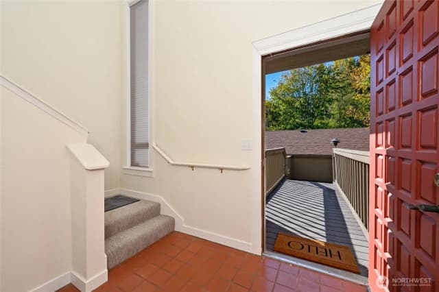 Property photo for 6710 Parkpoint Way Ne #e-402, Seattle photo 2
