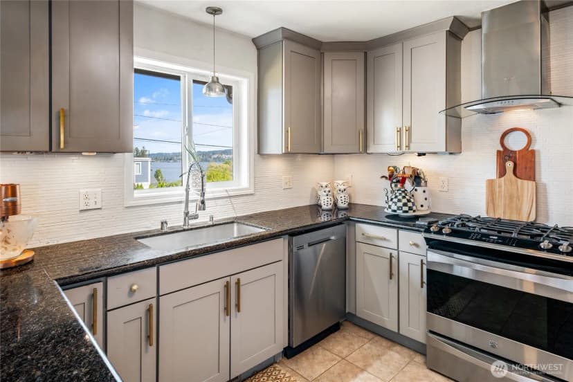 Property photo for 11530 87th Avenue S, Seattle photo 12