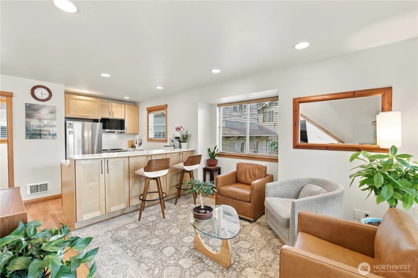 Property photo for 5252 12th Avenue Ne #b, Seattle photo 2