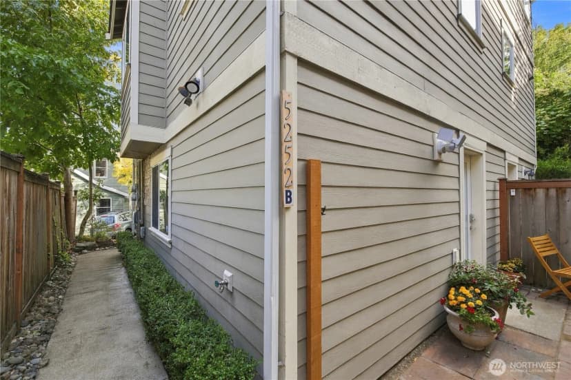 Property photo for 5252 12th Avenue Ne #b, Seattle photo 18