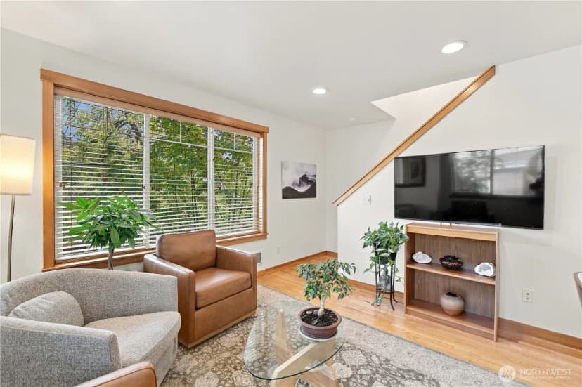 Property photo for 5252 12th Avenue Ne #b, Seattle photo 6