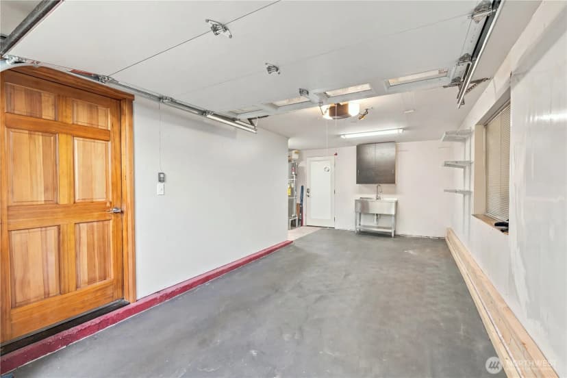 Property photo for 5252 12th Avenue Ne #b, Seattle photo 17