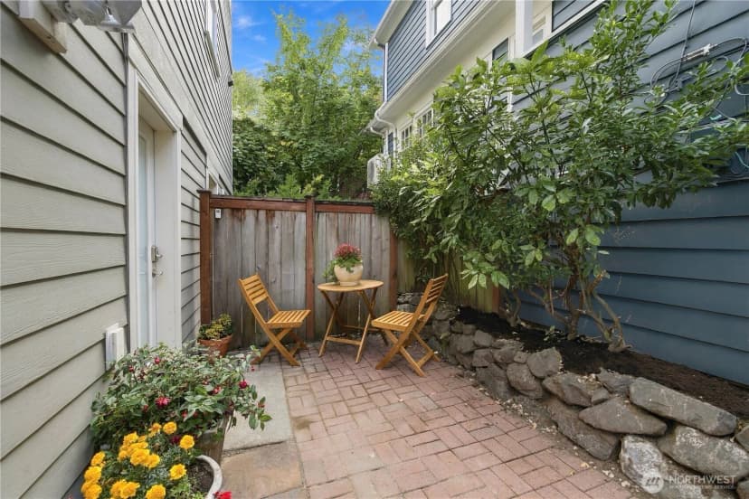 Property photo for 5252 12th Avenue Ne #b, Seattle photo 15