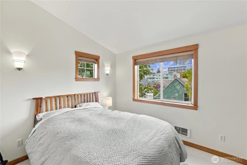 Property photo for 5252 12th Avenue Ne #b, Seattle photo 8