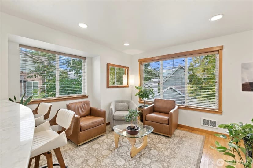 Property photo for 5252 12th Avenue Ne #b, Seattle photo 5