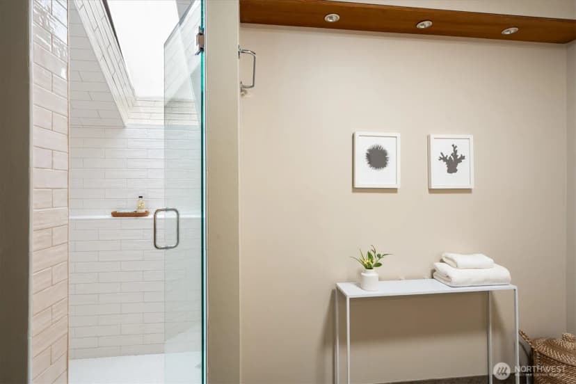 Property photo for 2423 8th Avenue W, Seattle photo 27