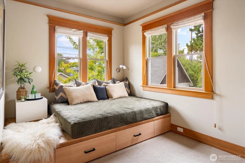 Property photo for 2423 8th Avenue W, Seattle photo 16