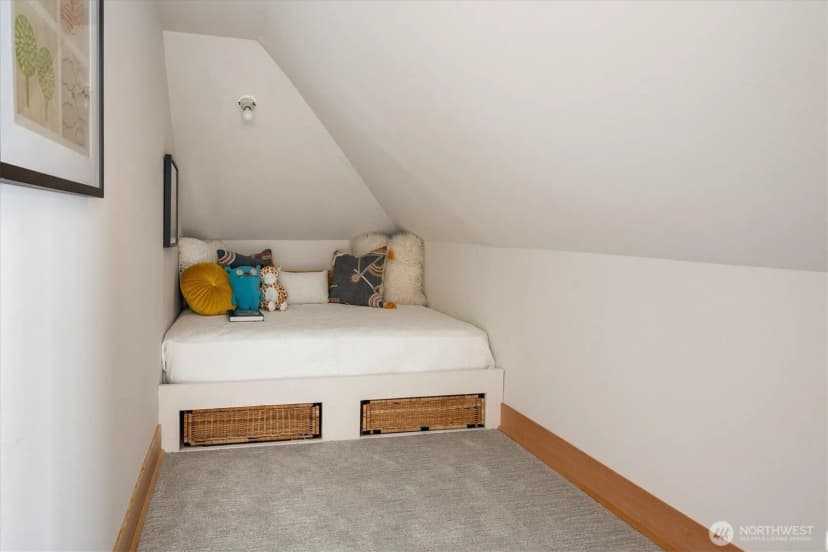 Property photo for 2423 8th Avenue W, Seattle photo 29