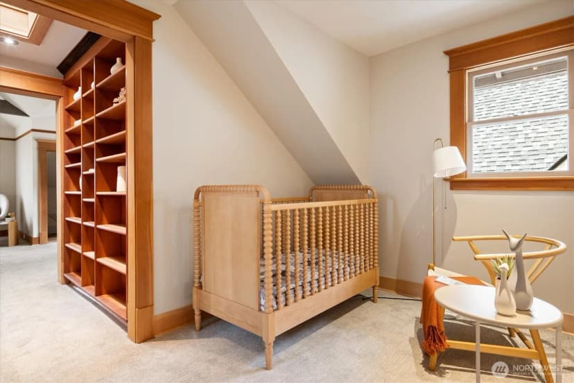 Property photo for 2423 8th Avenue W, Seattle photo 23
