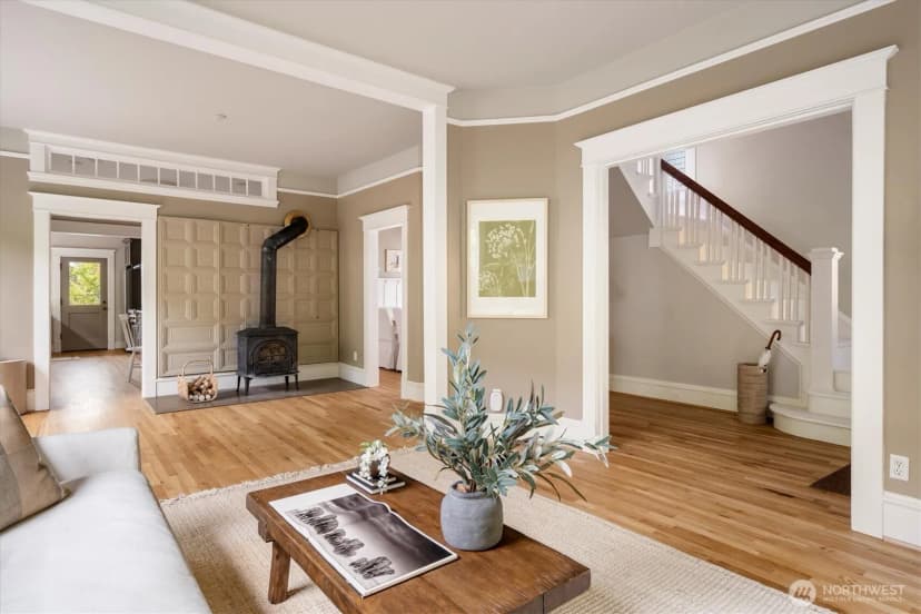 Property photo for 2423 8th Avenue W, Seattle photo 6