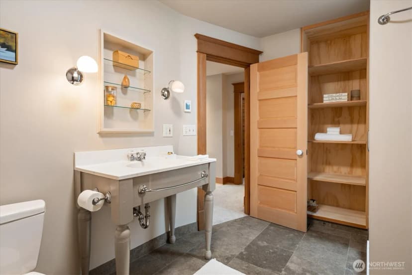 Property photo for 2423 8th Avenue W, Seattle photo 26