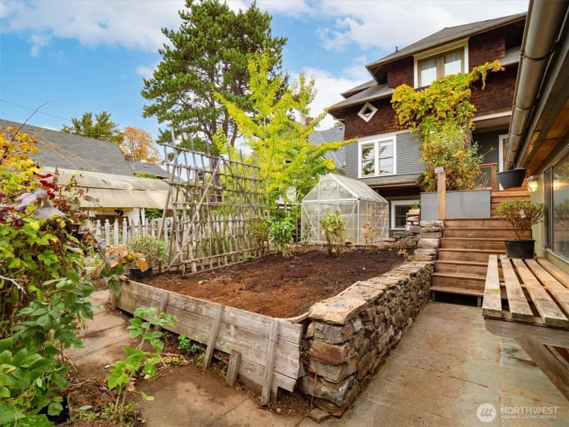 Property photo for 2423 8th Avenue W, Seattle photo 38