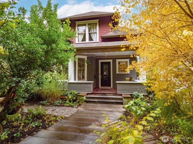 Property photo for 2423 8th Avenue W, Seattle, Washington 98119