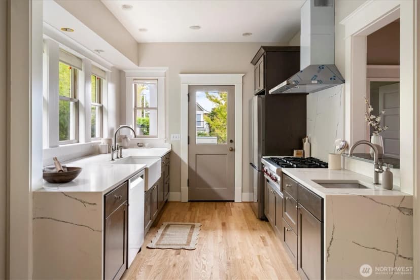 Property photo for 2423 8th Avenue W, Seattle photo 10