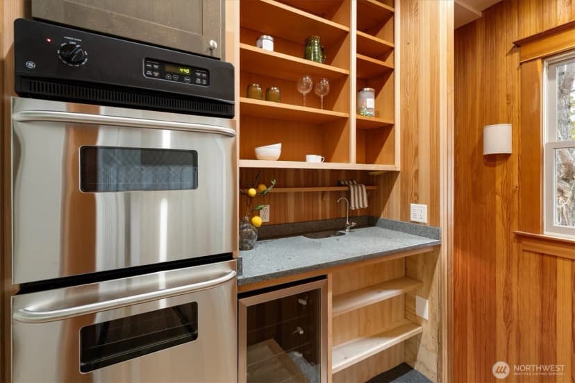 Property photo for 2423 8th Avenue W, Seattle photo 15